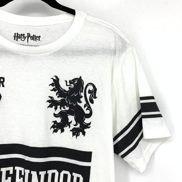 Harry Potter Crew Neck Short Sleeve T-Shirt Mens Sz M White Gryffindor Graphic - Picture 3 of 5